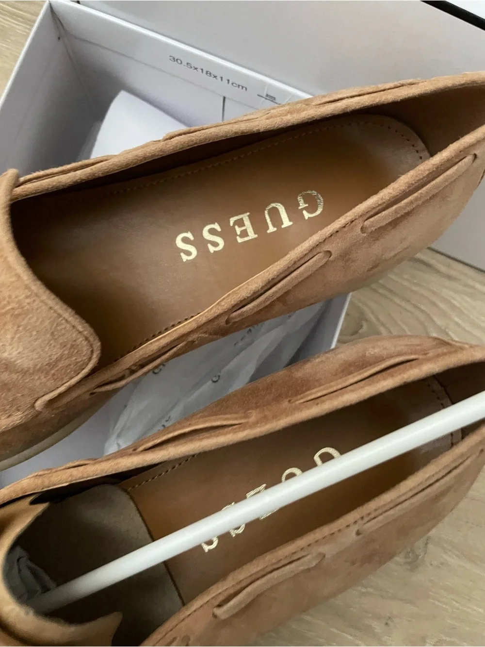 Guess Women’s Aryana Suede Tassel Loafers in Tan NWT size 11